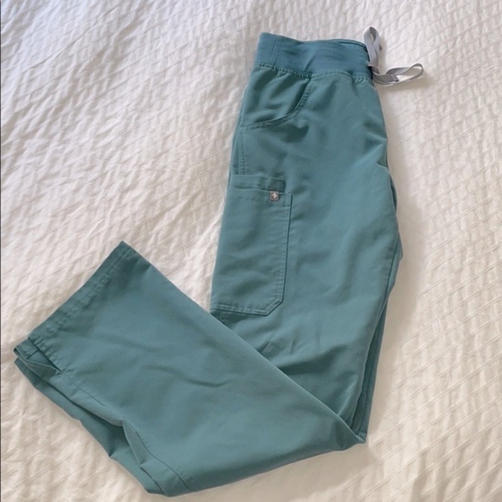Figs Kade Pants in Size Small Petite in Hydrogreen